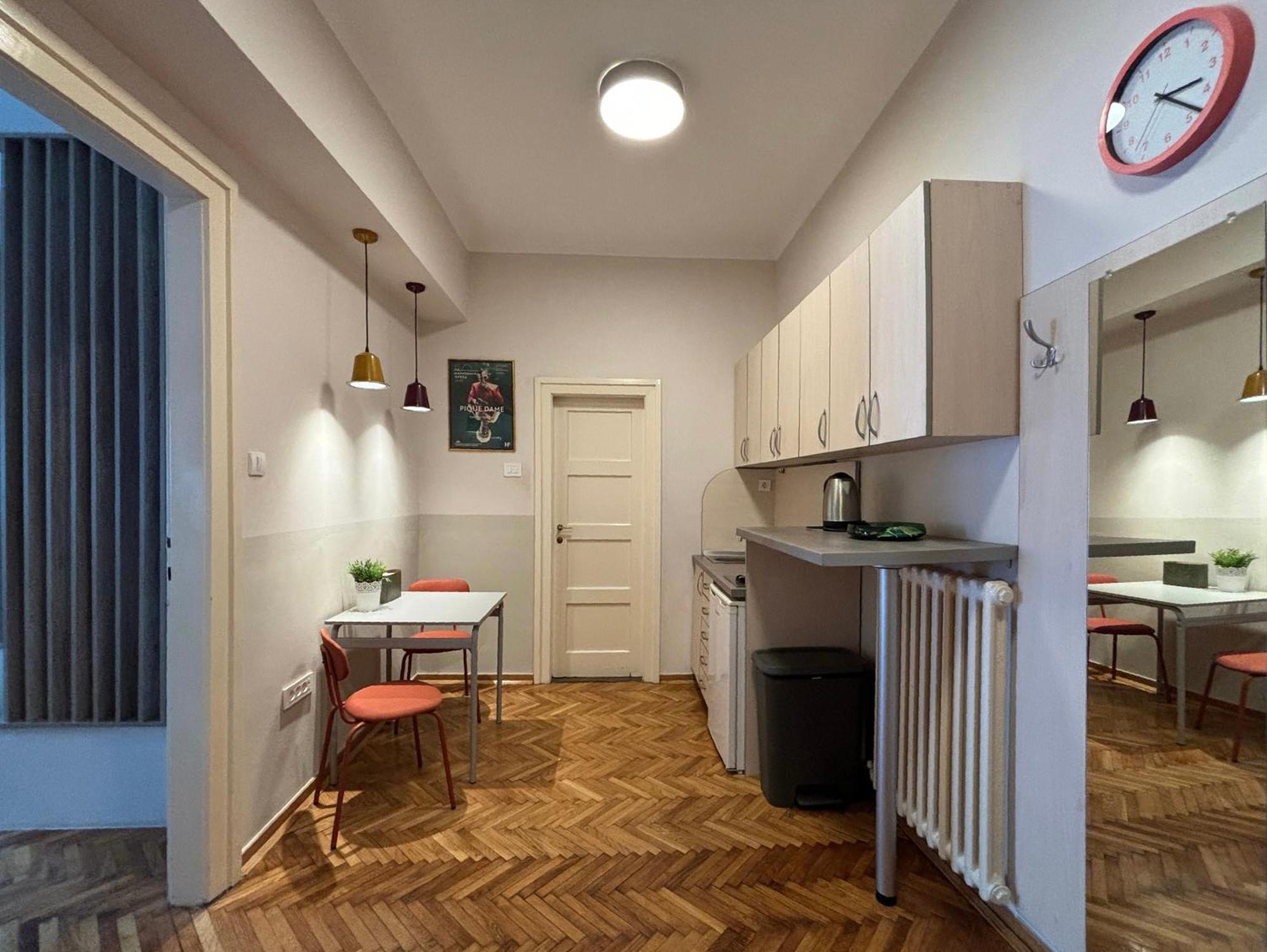 Apartment Close To Everything *