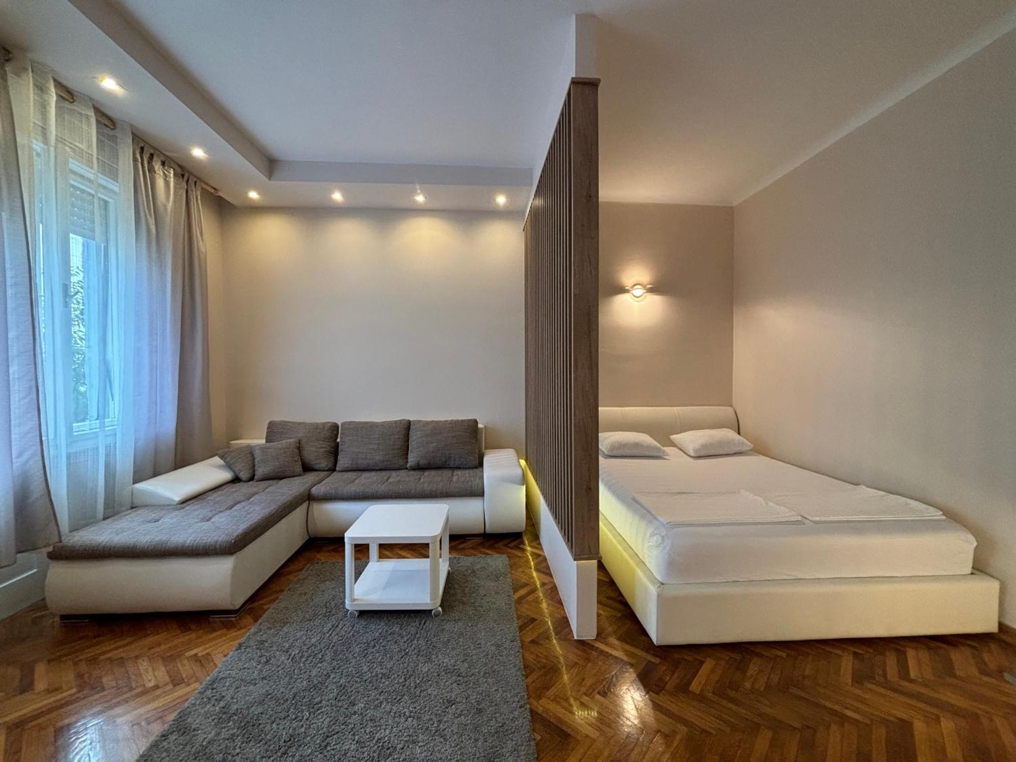 Apartment Close To Everything *