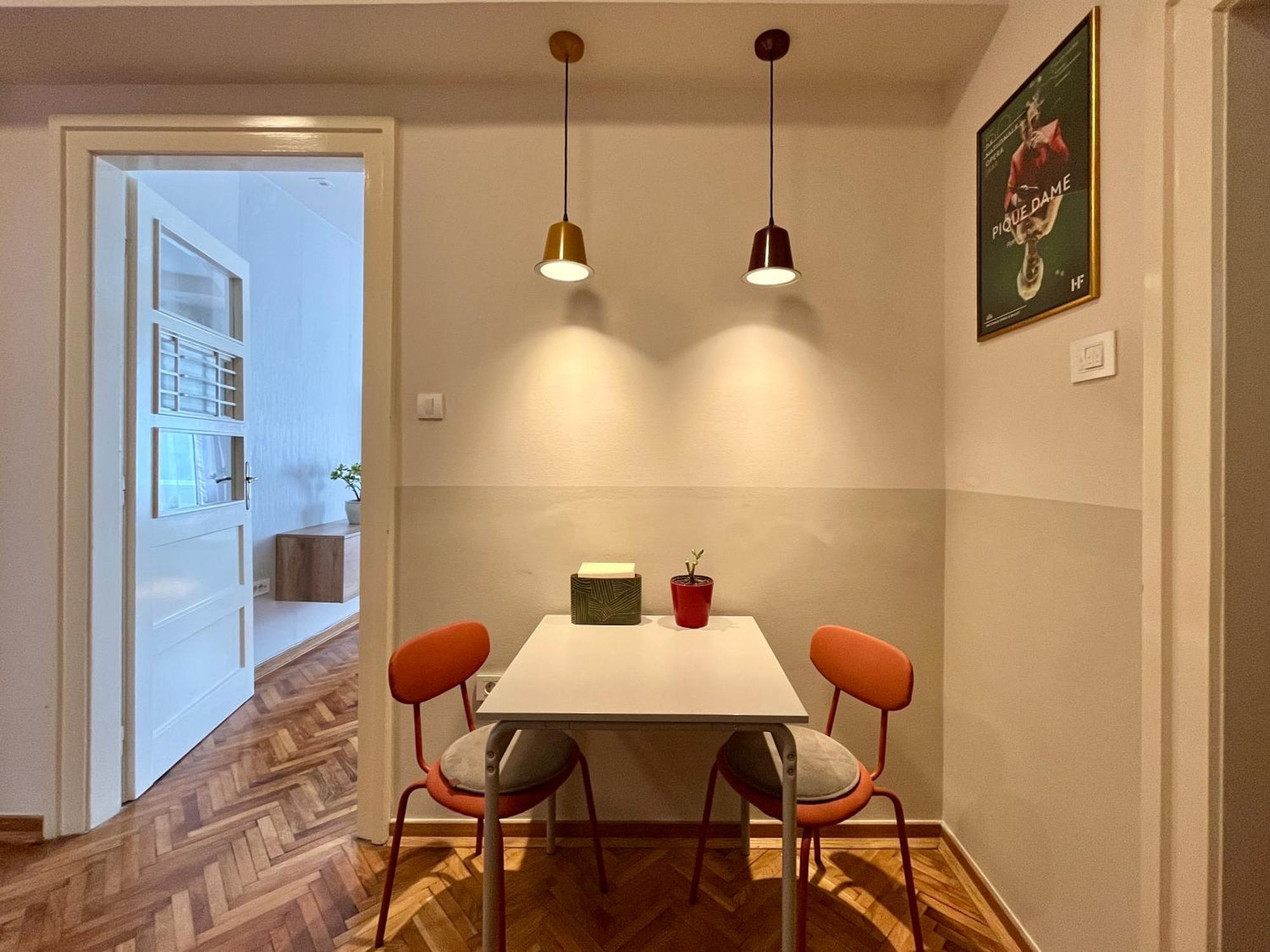 Apartment Close To Everything *